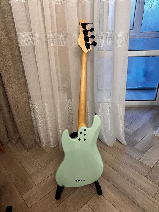 Бас-гитара Schecter