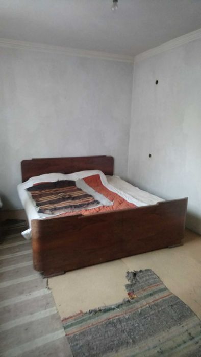 масивна къщa в Еленския балкан в село Тънки Рът.