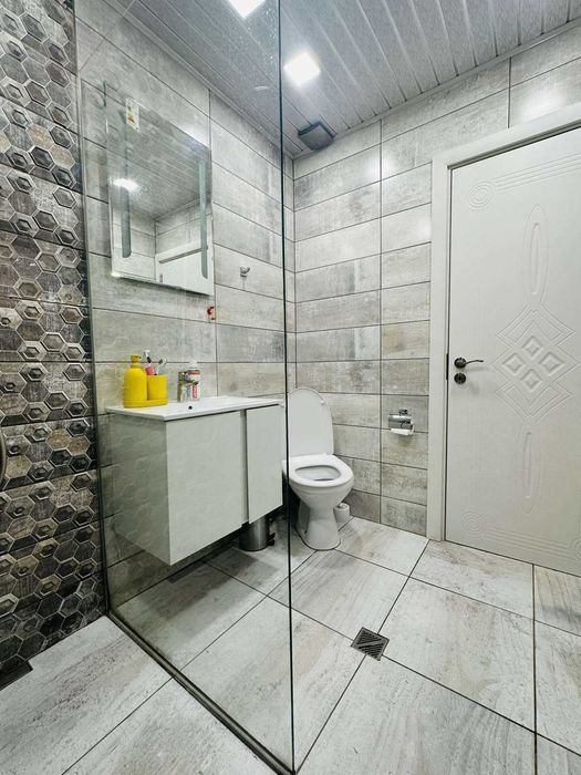 Дава се под наем Тристаен апартамент в Варна, Левски - 111 кв.м за 821 € - Снимка #6