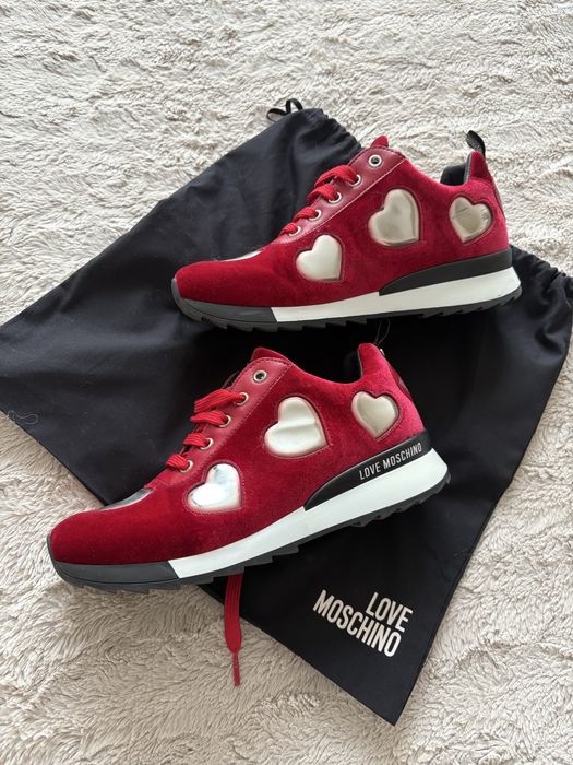 Сникърси Moschino