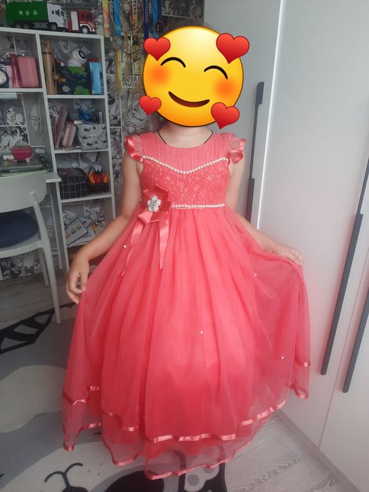 Продам платья 8000