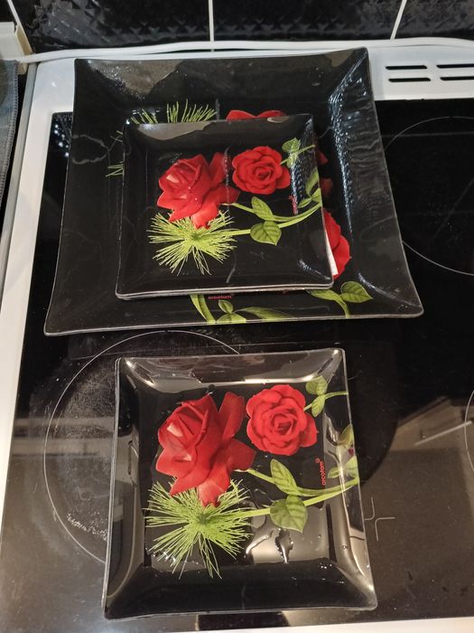 Продам набор тарелок