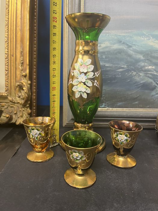 Колекционерска ваза с три чашки  Бохемия,Чехия