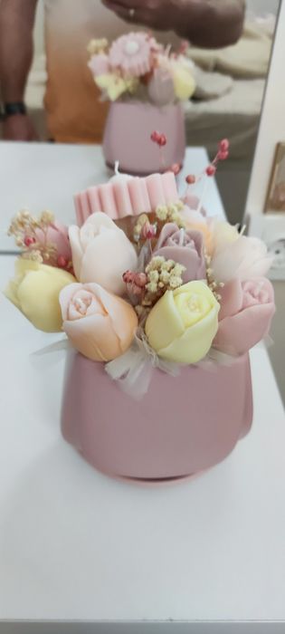 Цветя от соев восък.