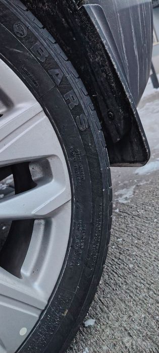 215/55 R17 yangi moshinada turibdi kelib korib olasiz