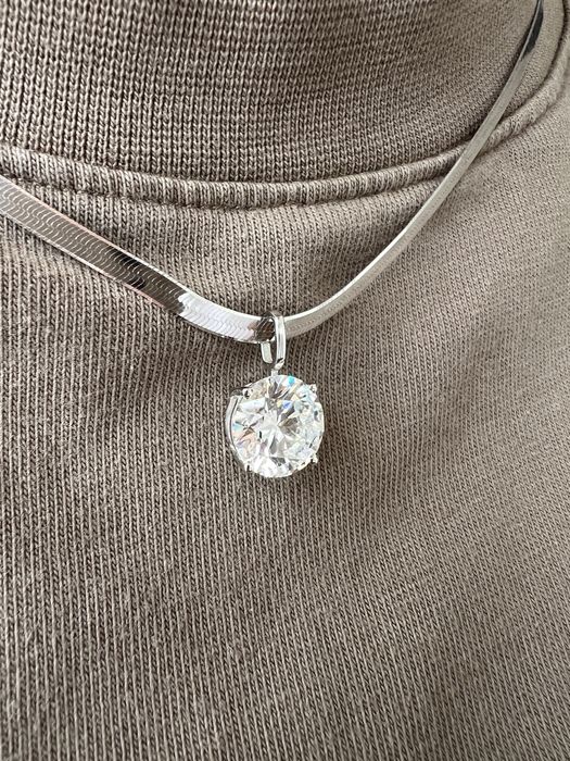 Diamant 5.06 ct, E VS2 intr-un pandantiv din aur alb de 14k