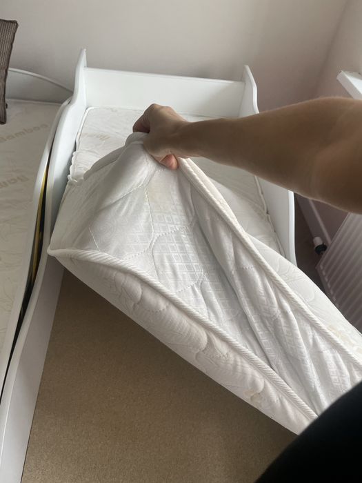 Кровать в виде машинки