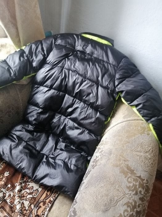 Продам детскую куртку.