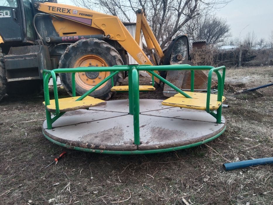 Карусель, песочницы, балансиры ,качели