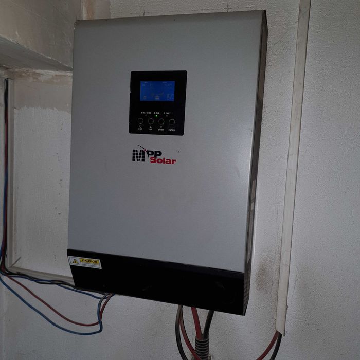 Vand invertor solar si acumulatori