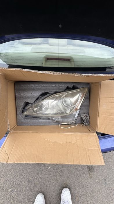 Продам пару фар на lexus is350