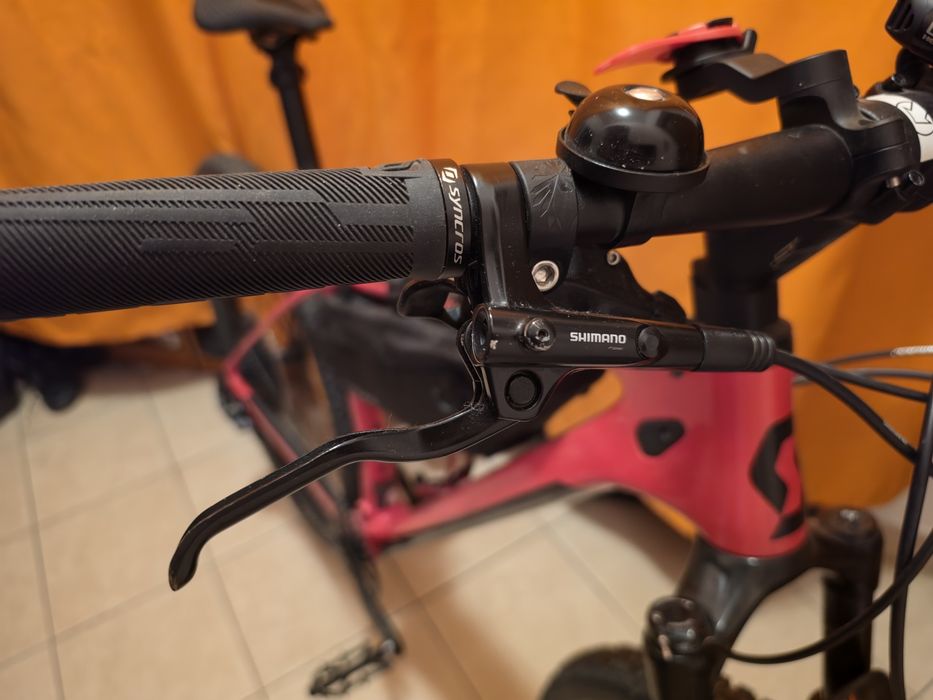 Bicicletă XC: Scott Scale 920 – Cadru Carbon HMF (L) – 29" – Transmisie SRAM NX 12v – Tubeless – Stare excelenta