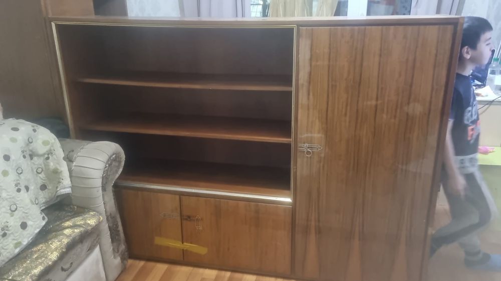 Продам сервант советский