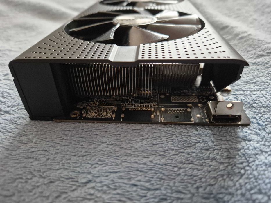 Vând placă video Sapphire Radeon RX 470, 4 GB, GDDR5, HDMI.