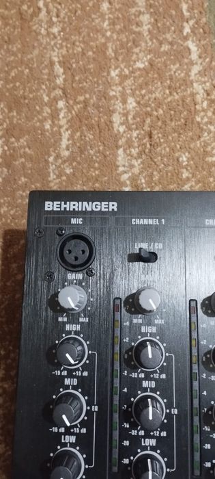 Продам микшер BEHRINGER