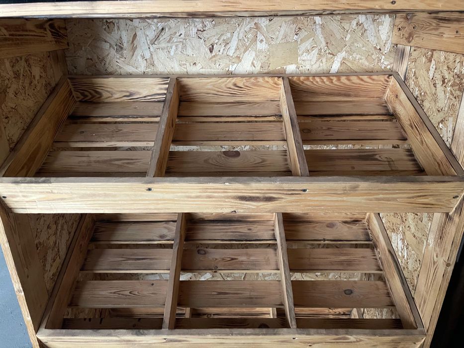 Продается деревяные овощные полки и тд.