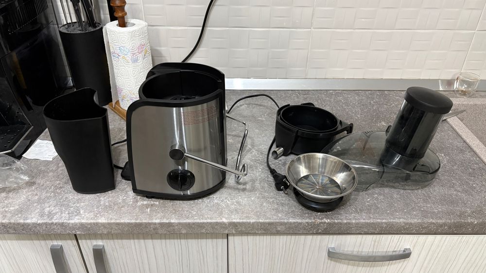 Vând storcator de fructe