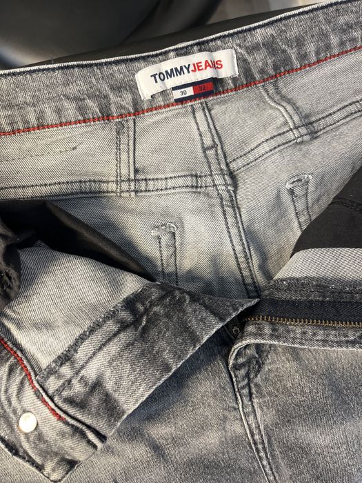 Джинсы Tommy Jeans
