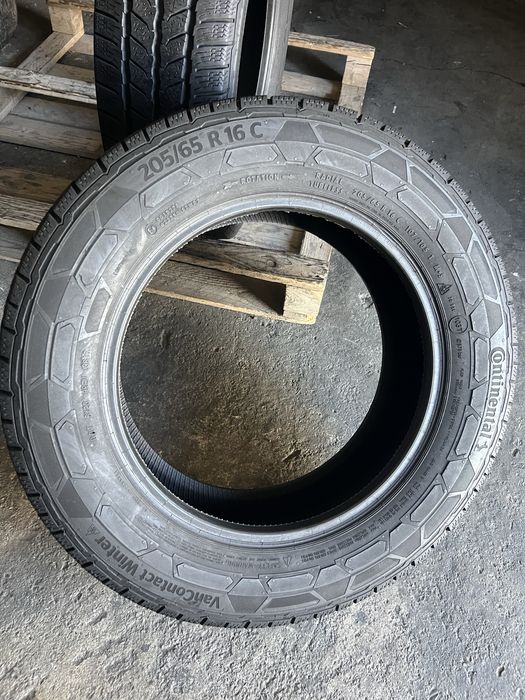 2 anvelope iarna 205/65/16 C Continental!