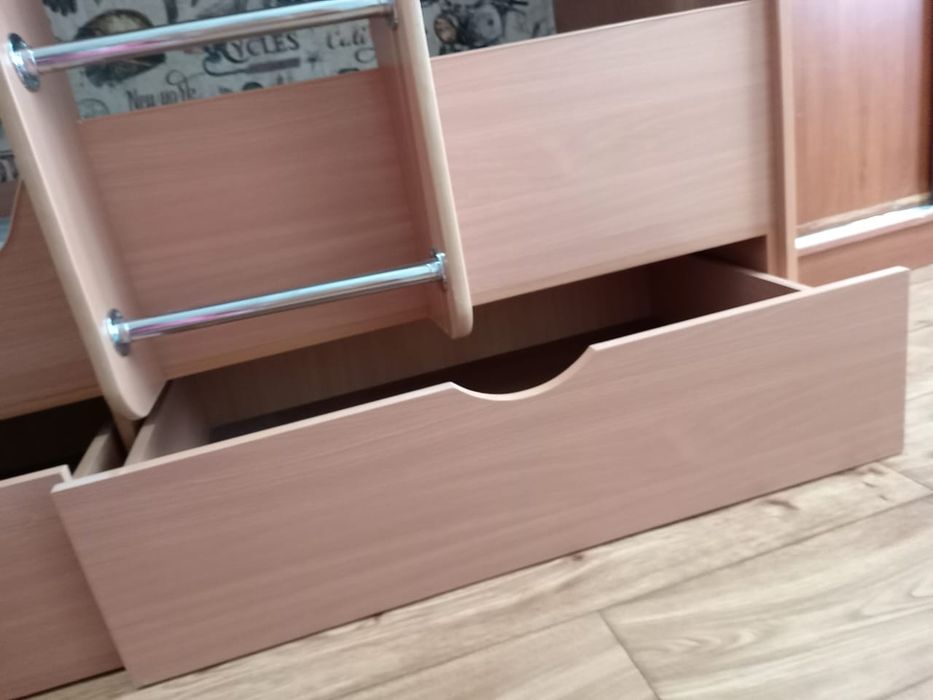 Продам двухярусную кровать