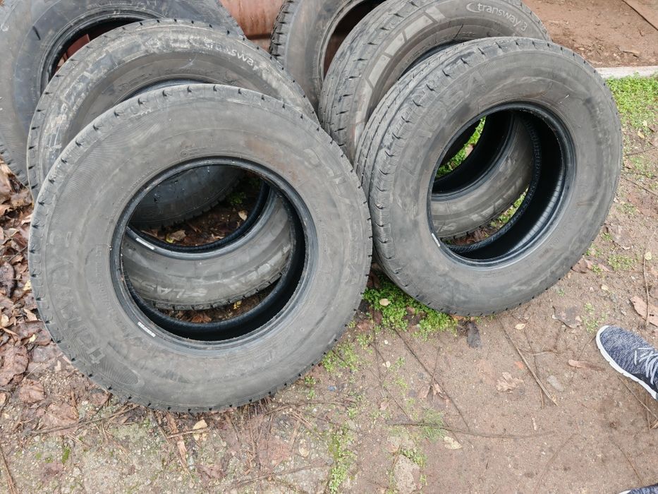 2бр. Чисто нови бусови гуми Lassa Transway 2 225 70 15C