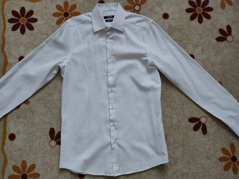 2бр. бели ризи за  8€ общо!