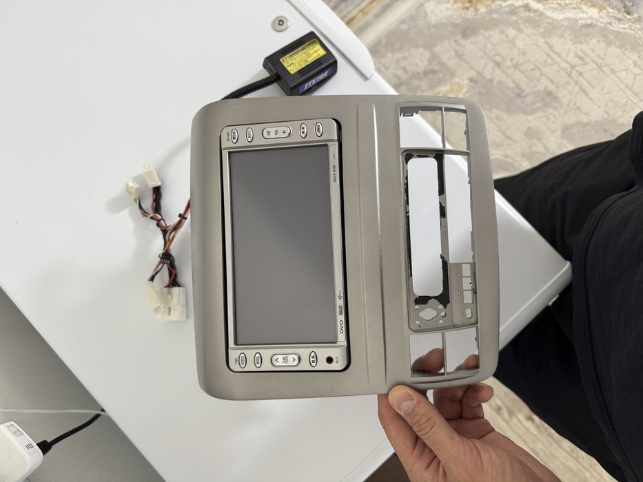 Продаю на Альфард рамку