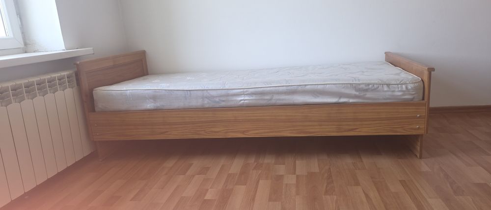 Кровать в хорошем состоянии