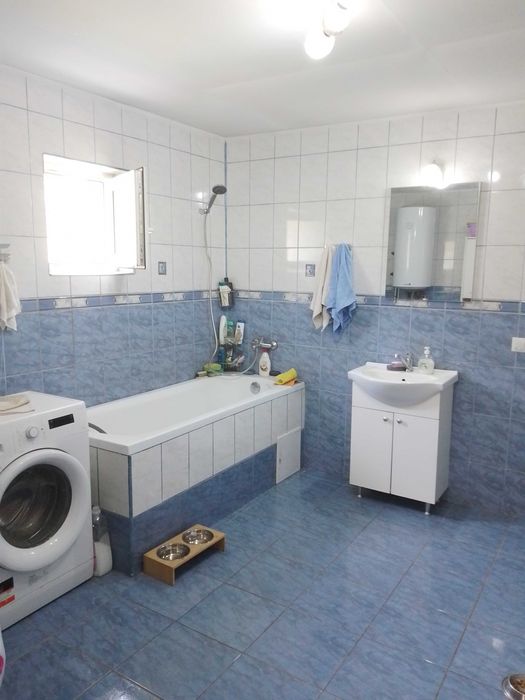 Vand casa noua cu 4300 mp intravilan, vie si livada bio la 45 min de Cluj
