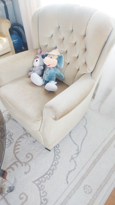 Vând canapea cu 2 fotoli  stare buna