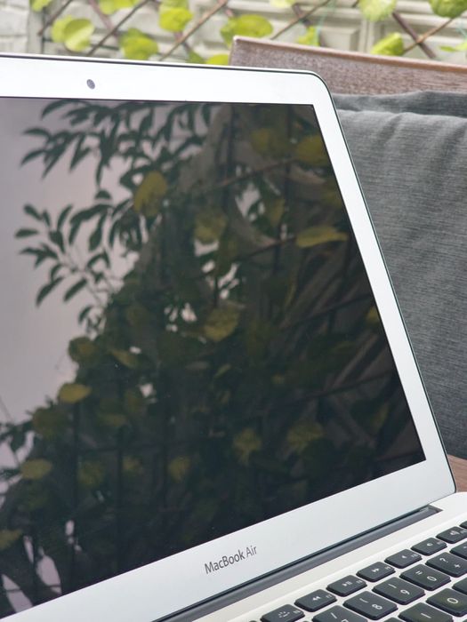 Macbook Air 2015 - i5 1,6 ghz - 8 gb ram - SSD 256 gb