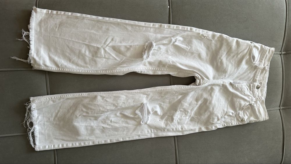 Продам джинсы на девочку 150 см