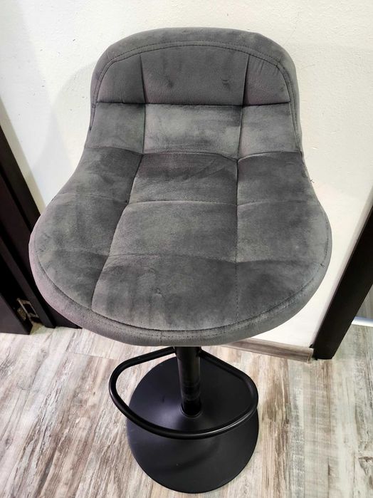 Плюшени столове за бар плот