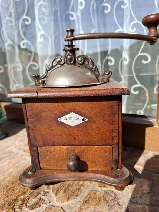 Rasnite de cafea de colectie