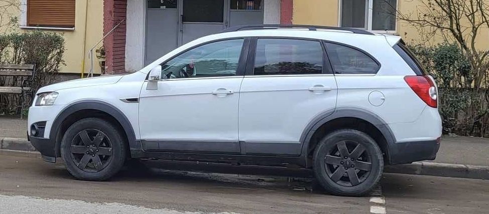 Vand chevrolet captiva 2,2, an 2011 sau schimb cu vw polo benzina