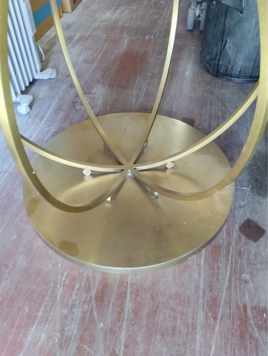 Стол круглый интерерьный