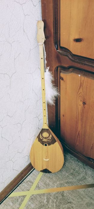 Продаю домбыру в отличном состоянии