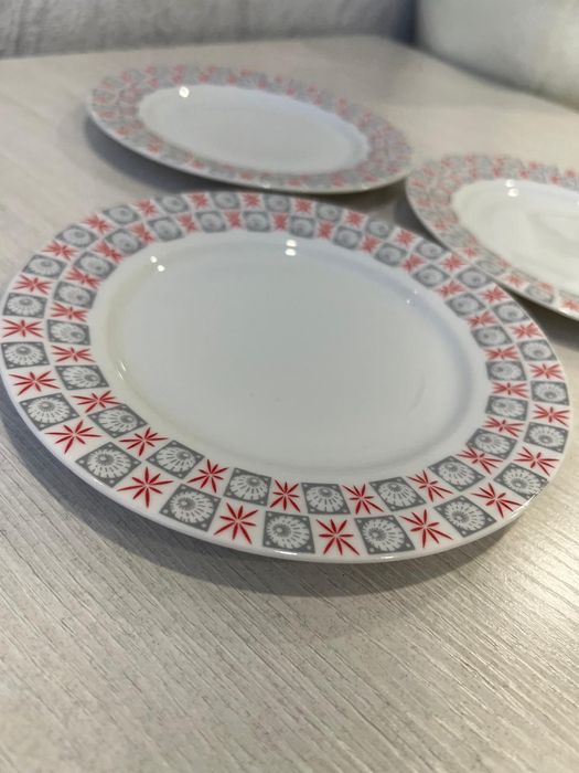Продам набор тарелок