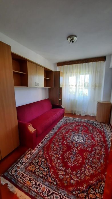 De inchiriat apartament 3 camere