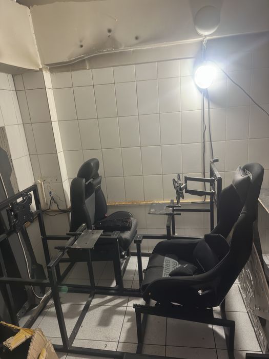 Продам 2 каркаса с креслами для симрэйсинга