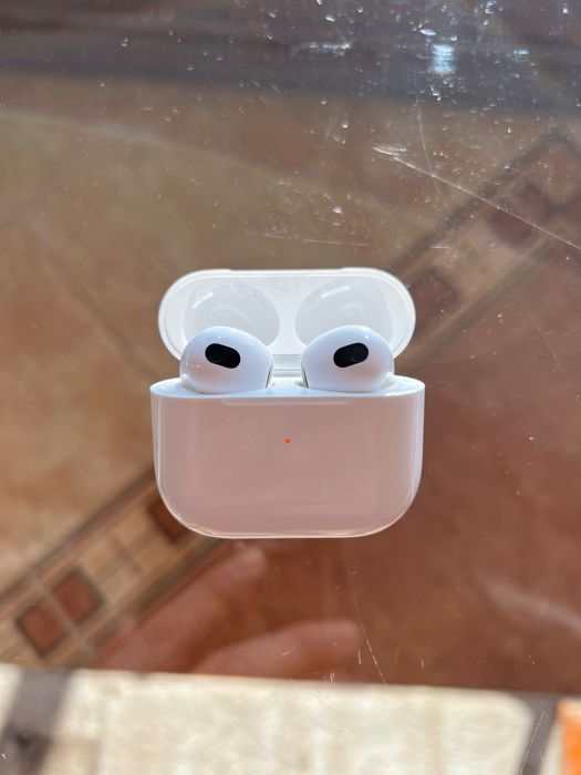 AirPods 3, 3-то поколение оригинални с Lightning кабел