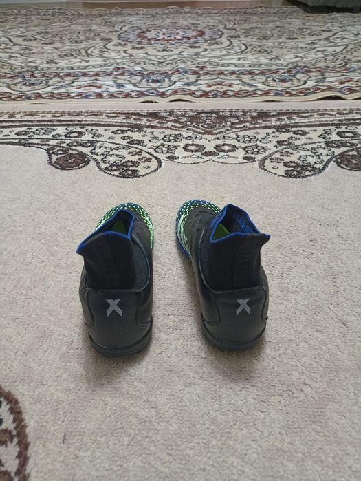 Кроссы Сороконожки adidas predator