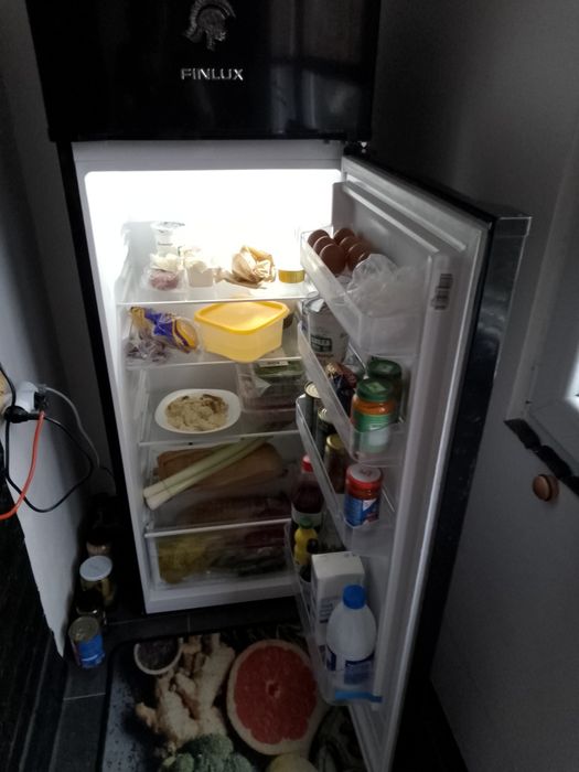 Хладилник с фризер камера