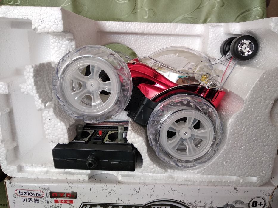 Количка с дистанционно, с музикални и светлинни ефекти