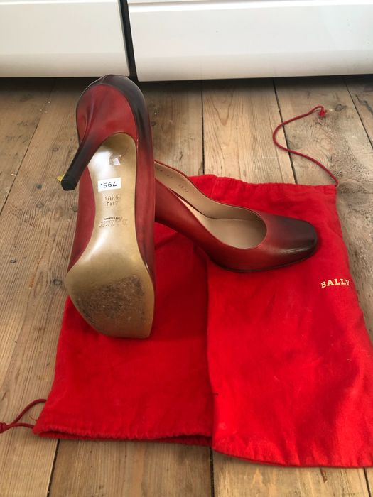 Обувки Bally, Guess, Stefanel