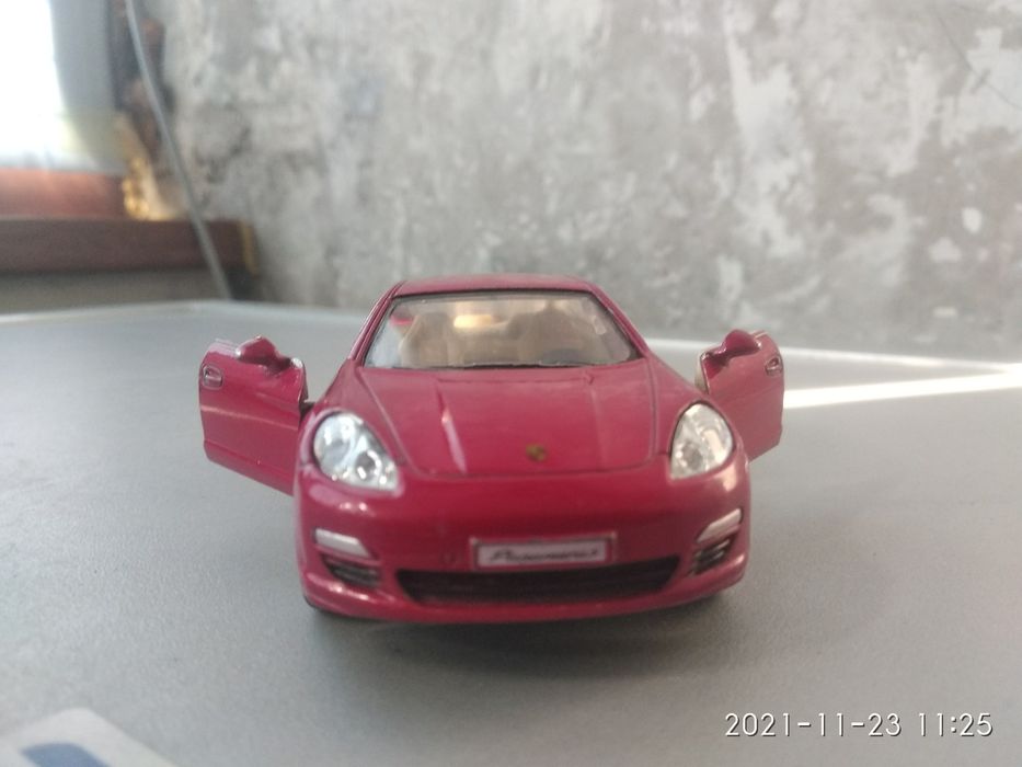 Продам машинку порше.