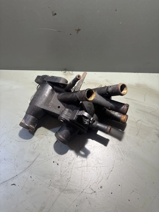 Carcasa termostat Volkswagen VW Golf 1998 1.6 MT (75 hp)
