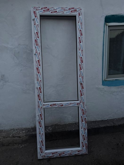 Продам дверь балконную металлопластик