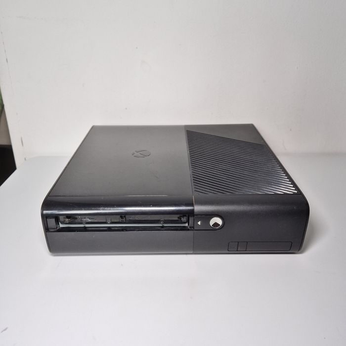 Xbox 360 E fara accesorii