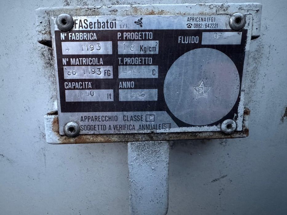 Centrala termica  și rezervor gaz